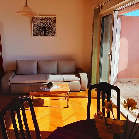 Ljulj Apartment *